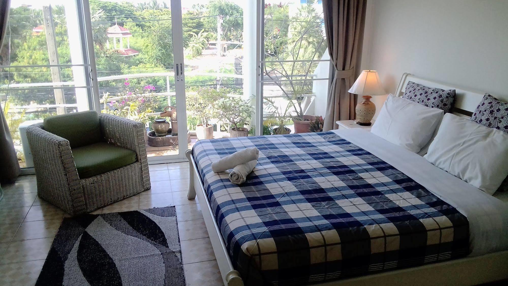 Corner Cafe Bed & Breakfast Hua Hin Exterior foto